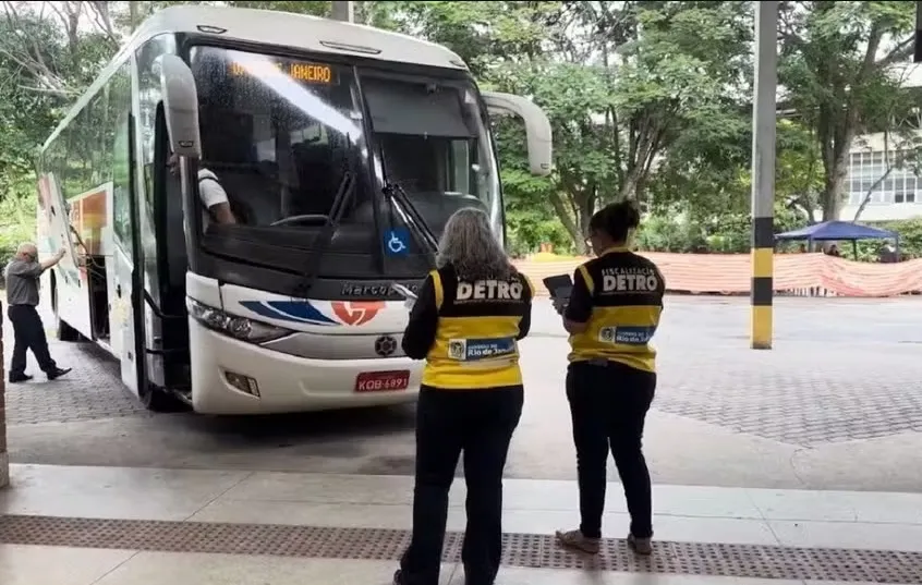 Fiscalização do Detro-RJ aplica 19 multas e apreende sete veículos na Região Serrana