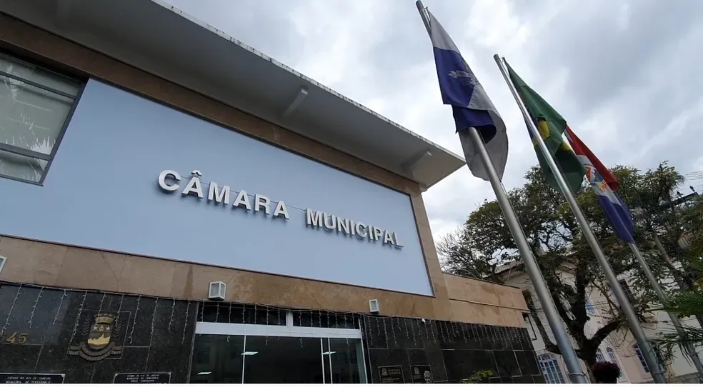 Câmara Municipal aprova reajuste salarial para servidores e professores em sessão extraordinária