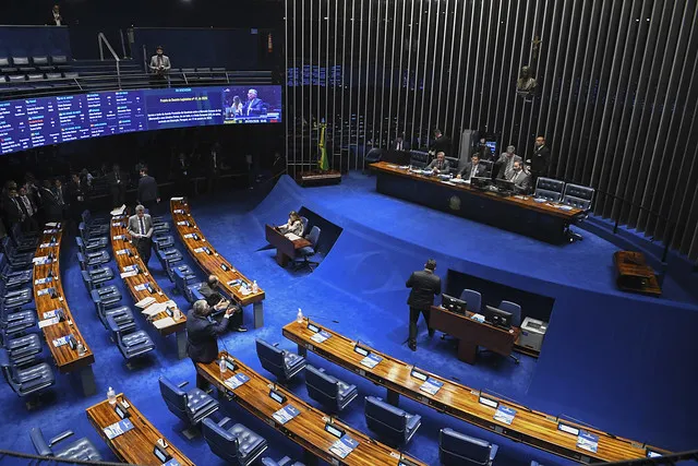 Projeto aprovado no Senado amplia licença-paternidade para até 20 dias