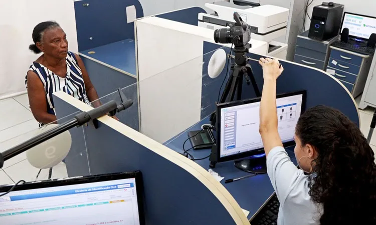 Detran RJ vai oferecer atendimento prioritário para idosos e pessoas com deficiência neste sábado (16/5)
