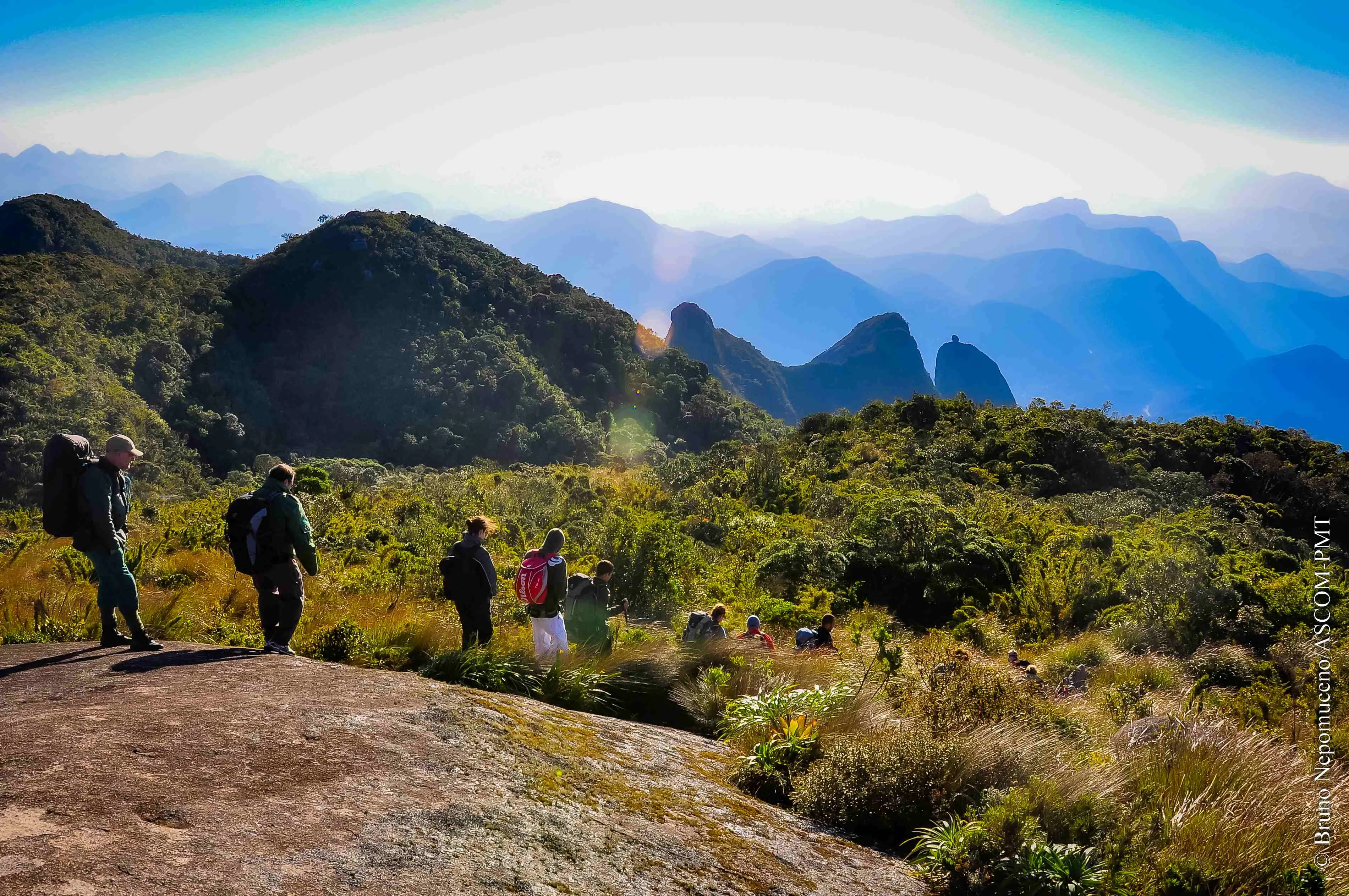 Lançamento de pedra fundamental da Capela na Colina do Mirante, abertura da Temporada de Montanhismo e Feira do Rolo em Teresópolis