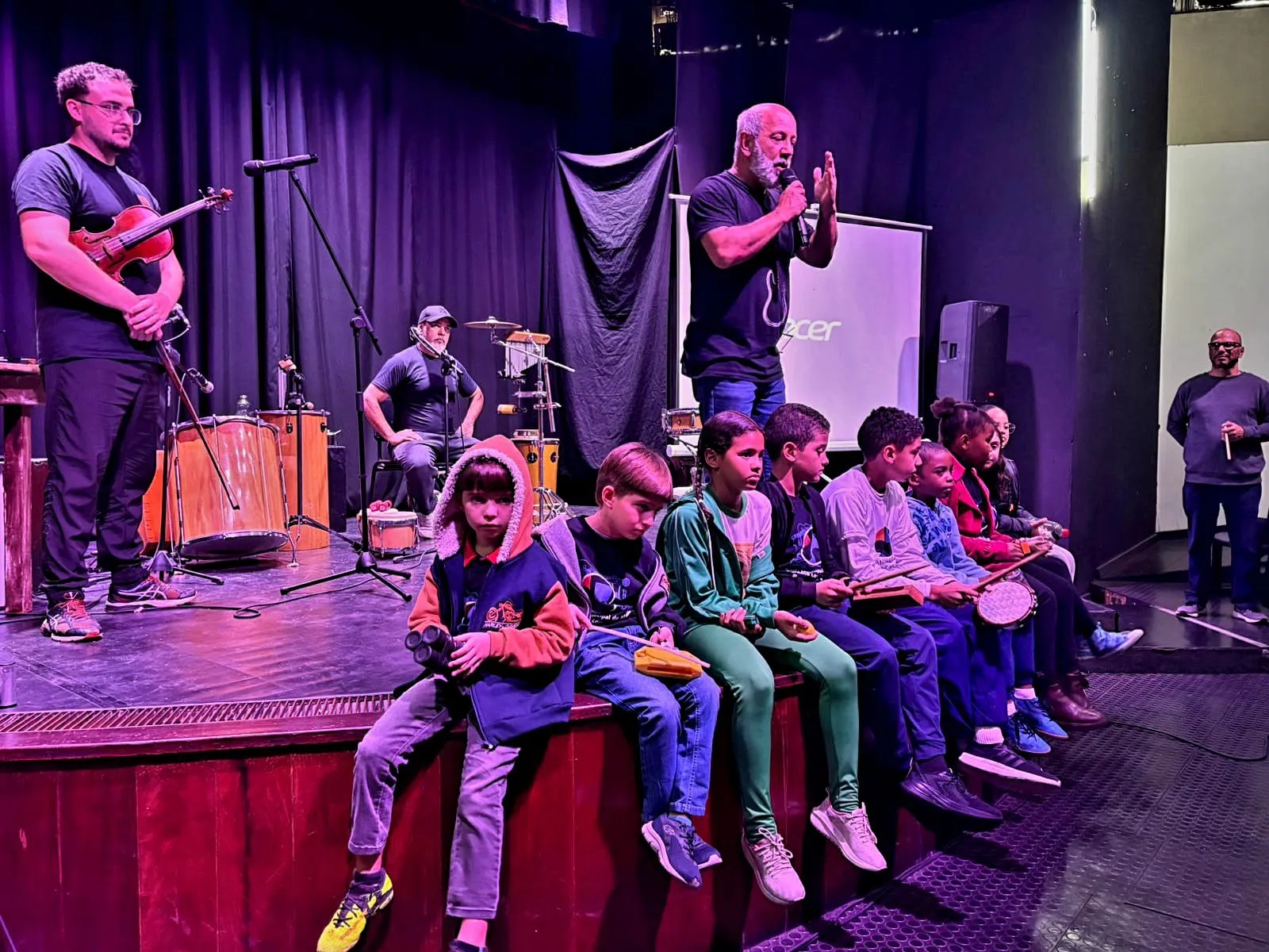 'Festival 'Brasilidades': alunos do CENSF e da Escola Municipal de Música viajam pelos ritmos e sons do Brasil em Teresópolis