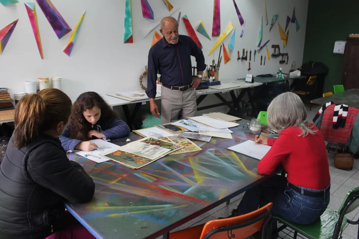 Curso livre de desenho e pintura na Pro Arte ajuda jovens e adultos a estimularem a criatividade