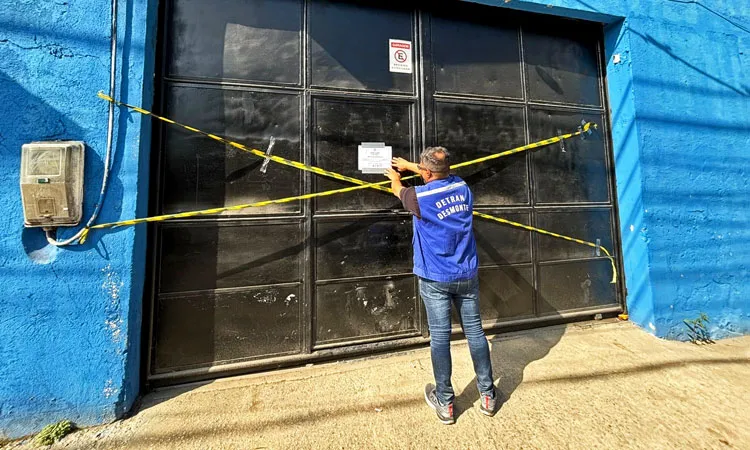 Detran RJ interdita galpão clandestino que comercializava peças de veículos importados de forma irregular pela internet