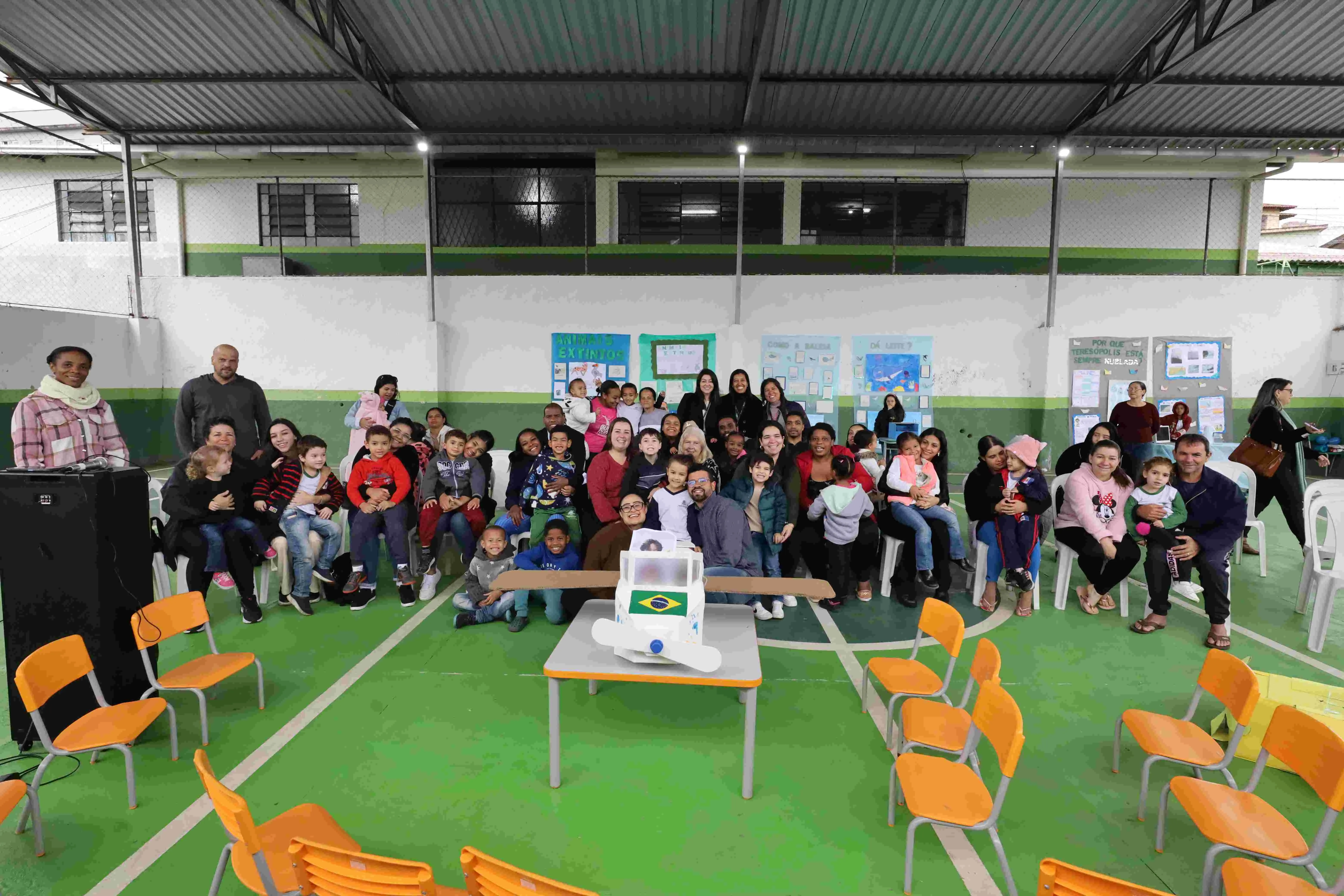 Seminário do Projeto de Pesquisa da E.M. Governador Portella: celebrando a curiosidade, a criatividade e o protagonismo dos alunos pesquisadores