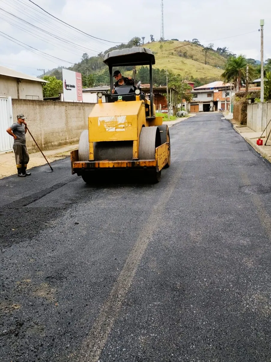 Prefeitura de Teresópolis avança com o asfaltamento de ruas no interior