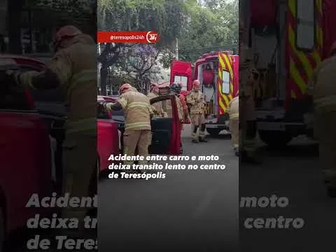 Acidente entre carro e moto deixa transito lento no centro de Teresópolis
