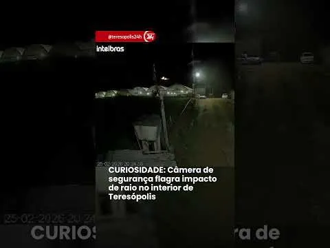 Câmera de segurança flagra impacto de raio no interior de Teresópolis